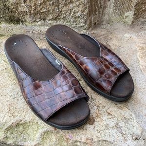 MEPHISTO brown leather slide sandals